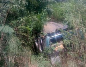 Ford Transit Overturns at Gomoa Onyaazde, 15 Passengers Injured