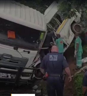 At Least 11 Dead in Head-On Collision Between Truck and Minibus Taxi in South Africa